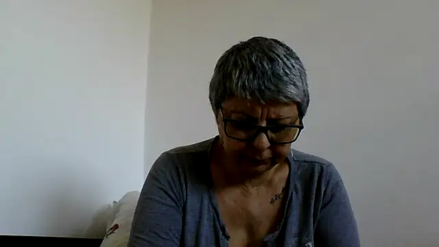 roseblak42 online show from 02/03/26, 12:43