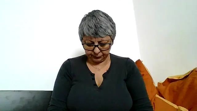 roseblak42 online show from 02/18/26, 10:12