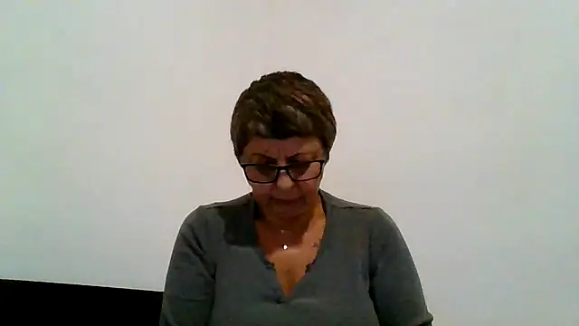 roseblak42 online show from 11/05/25, 03:48