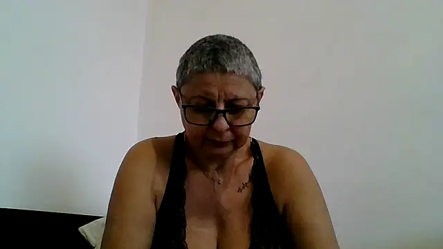 roseblak42 online show from 11/30/25, 10:27