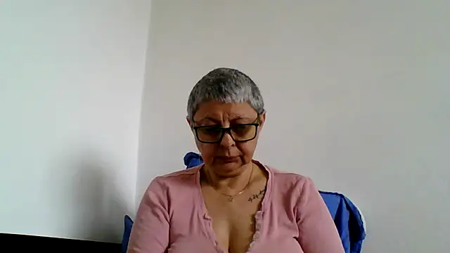 roseblak42 online show from 05/09/26, 08:39