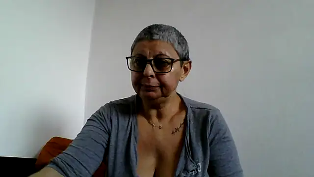 roseblak42 online show from 12/15/25, 09:48