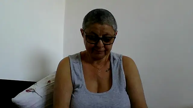 Snapshot of roseblak42 chatting on 06/17/26, 01:54 roseblak42 online show from 06/17/26, 01:54