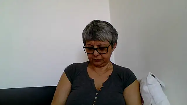 roseblak42 online show from 04/07/26, 08:05