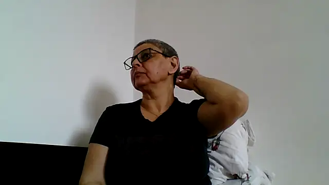 roseblak42 online show from 04/11/26, 10:41