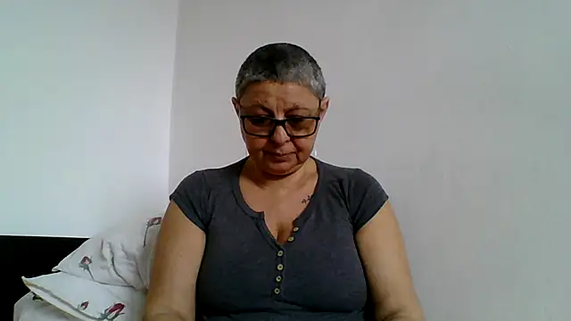 roseblak42 online show from 04/08/26, 10:17