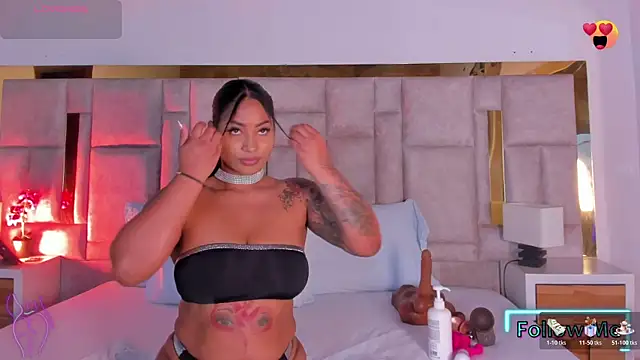 Snapshot of Miss_Abigail_ chatting on 10/20/25, 01:44 Miss Abigail online show from 10/20/25, 01:44