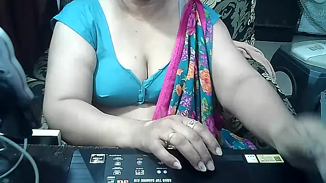 Snapshot of Punambhabisexy chatting on 10/14/25, 08:09 Punambhabisexy online show from 10/14/25, 08:09