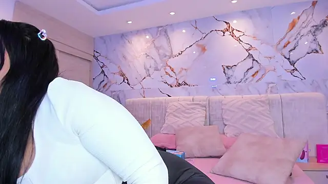 Snapshot of kiana_cream chatting on 12/05/25, 05:00 kiana cream online show from 12/05/25, 05:00