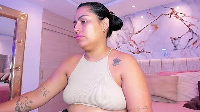 Snapshot of kiana_cream chatting on 12/04/25, 11:42 kiana cream online show from 12/04/25, 11:42