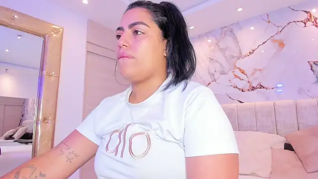 Snapshot of kiana_cream chatting on 11/22/25, 11:53 kiana cream online show from 11/22/25, 11:53