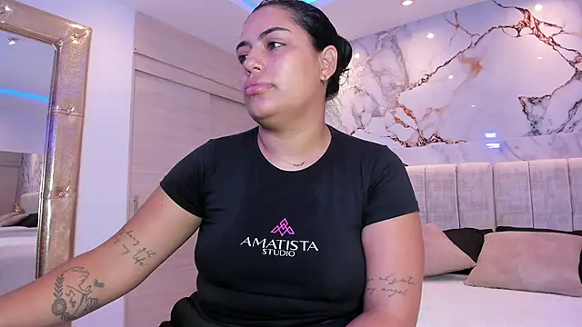 Snapshot of kiana_cream chatting on 11/14/25, 12:09 kiana cream online show from 11/14/25, 12:09