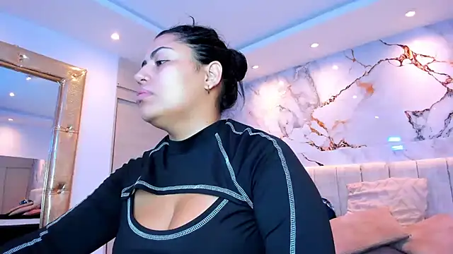 kiana cream online show from 04/10/26, 11:28