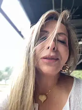  Abril-Office1 online show from 10/09/25, 03:34