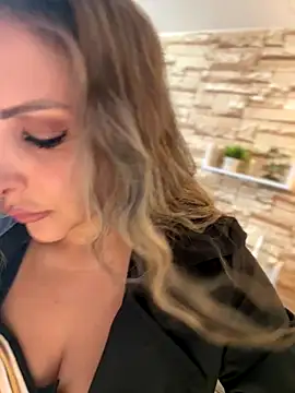  Abril-Office1 online show from 10/31/25, 03:52