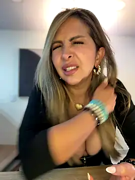  Abril-Office1 online show from 11/13/25, 03:27