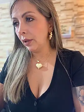  Abril-Office1 online show from 11/04/25, 03:16