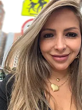  Abril-Office1 online show from 10/10/25, 03:24