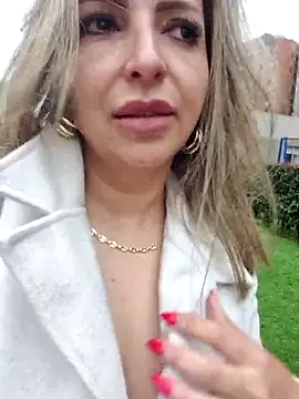  Abril-Office1 online show from 03/06/25, 10:15