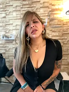  Abril-Office1 online show from 10/21/25, 03:33