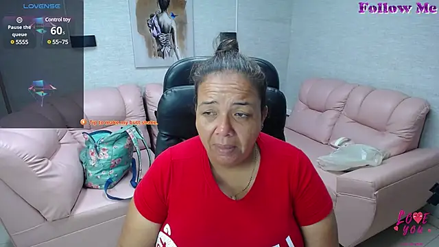 Snapshot of Penelope_Nipples_ chatting on 03/18/25, 11:44 Penelope Nipples online show from 03/18/25, 11:44