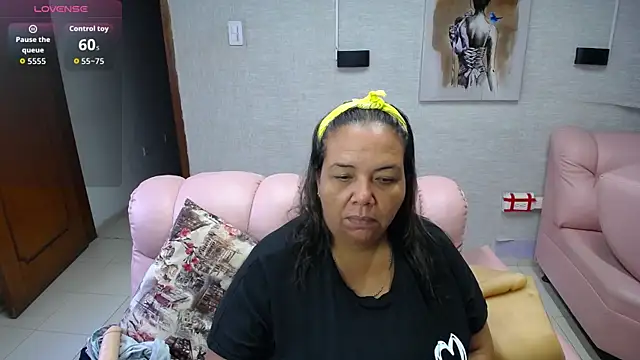 Snapshot of Penelope_Nipples_ chatting on 10/14/25, 12:06 Penelope Nipples online show from 10/14/25, 12:06