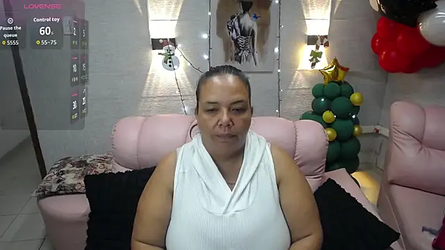 Snapshot of Penelope_Nipples_ chatting on 12/20/25, 12:08 Penelope Nipples online show from 12/20/25, 12:08