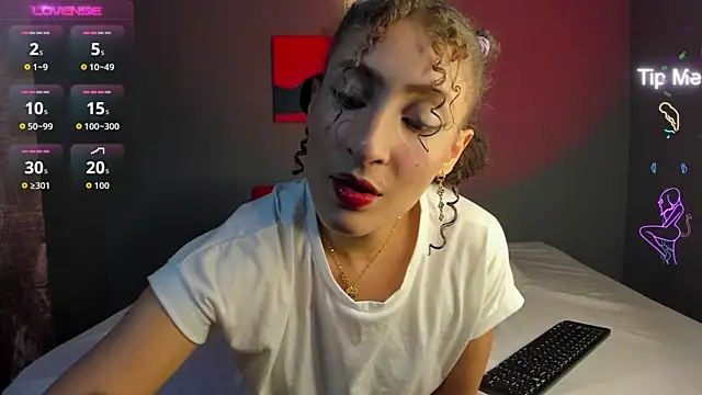 Snapshot of IsabellaSpencer chatting on 09/24/25, 10:16 IsabellaSpencer online show from 09/24/25, 10:16