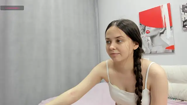 Snapshot of Tiny_JuJu chatting on 05/18/26, 04:01 Tiny JuJu online show from 05/18/26, 04:01
