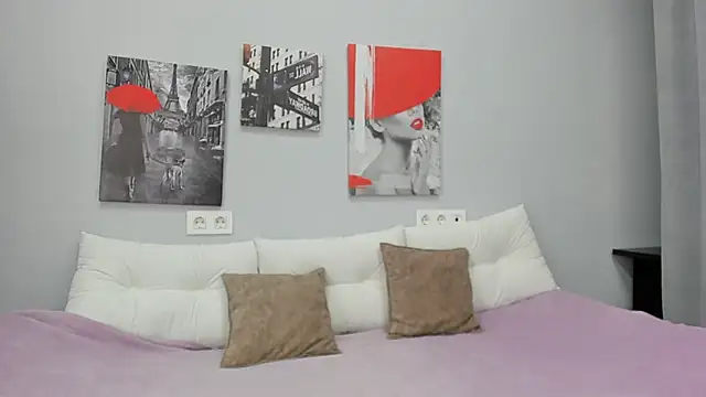 Snapshot of Tiny_JuJu chatting on 11/17/25, 01:20 Tiny JuJu online show from 11/17/25, 01:20