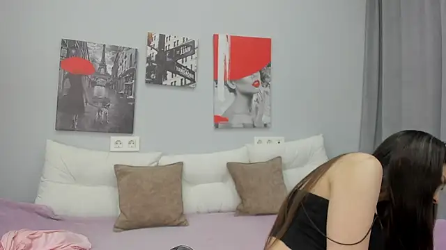 Snapshot of Tiny_JuJu chatting on 11/12/25, 01:21 Tiny JuJu online show from 11/12/25, 01:21