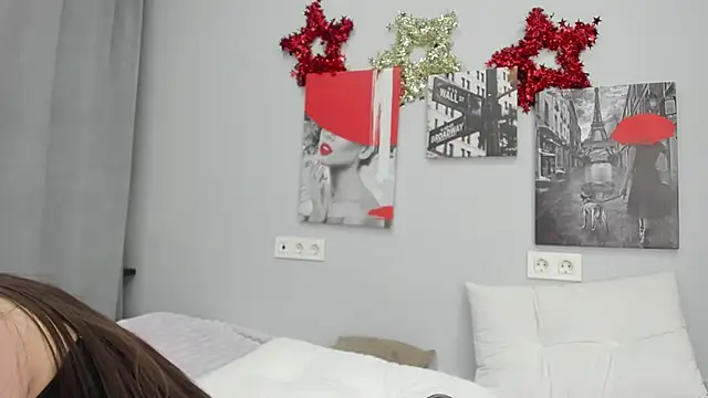 Snapshot of Tiny_JuJu chatting on 12/15/25, 01:22 Tiny JuJu online show from 12/15/25, 01:22