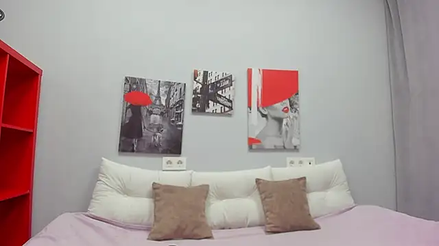 Snapshot of Tiny_JuJu chatting on 11/14/25, 01:20 Tiny JuJu online show from 11/14/25, 01:20