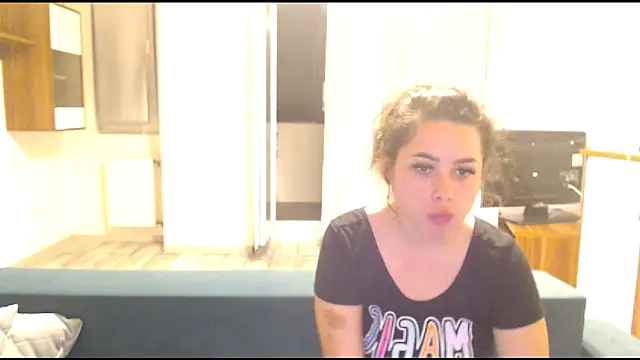 Snapshot of LovelyJulliette chatting on 03/12/25, 06:00 LovelyJulliette online show from 03/12/25, 06:00