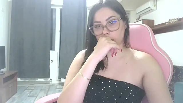 Snapshot of LovelyJulliette chatting on 06/01/26, 10:31 LovelyJulliette online show from 06/01/26, 10:31