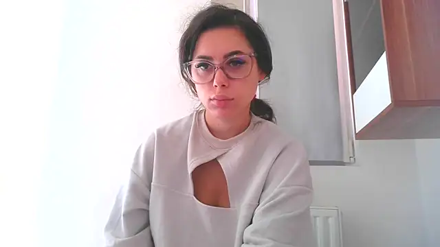 Snapshot of LovelyJulliette chatting on 10/19/25, 12:19 LovelyJulliette online show from 10/19/25, 12:19