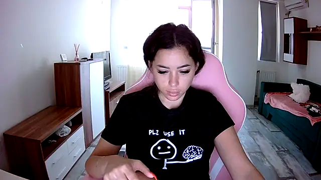 Snapshot of LovelyJulliette chatting on 09/17/25, 12:40 LovelyJulliette online show from 09/17/25, 12:40