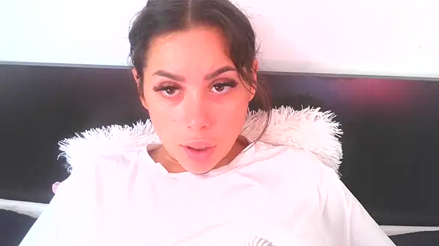 Snapshot of LovelyJulliette chatting on 09/19/25, 01:04 LovelyJulliette online show from 09/19/25, 01:04