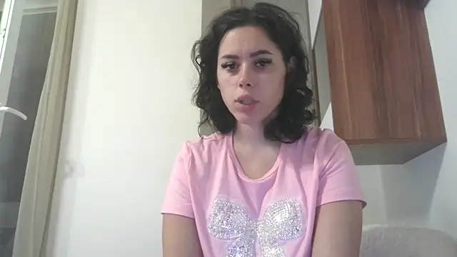 Snapshot of LovelyJulliette chatting on 10/05/25, 04:31 LovelyJulliette online show from 10/05/25, 04:31