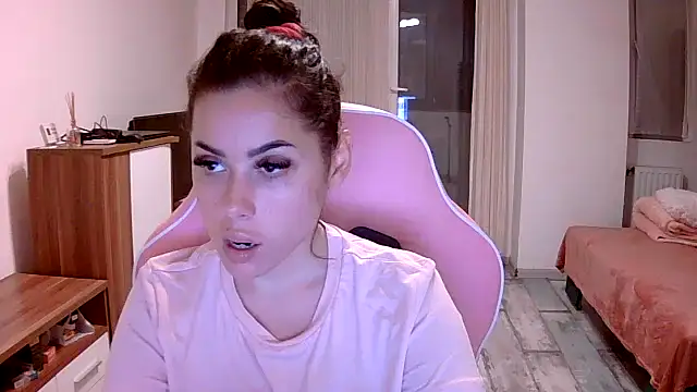 Snapshot of LovelyJulliette chatting on 10/06/25, 05:35 LovelyJulliette online show from 10/06/25, 05:35