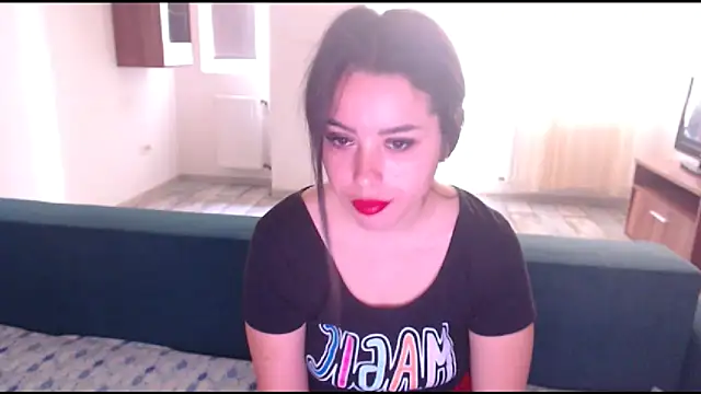 Snapshot of LovelyJulliette chatting on 03/17/25, 08:07 LovelyJulliette online show from 03/17/25, 08:07