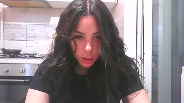 Snapshot of LovelyJulliette chatting on 06/24/26, 03:32 LovelyJulliette online show from 06/24/26, 03:32