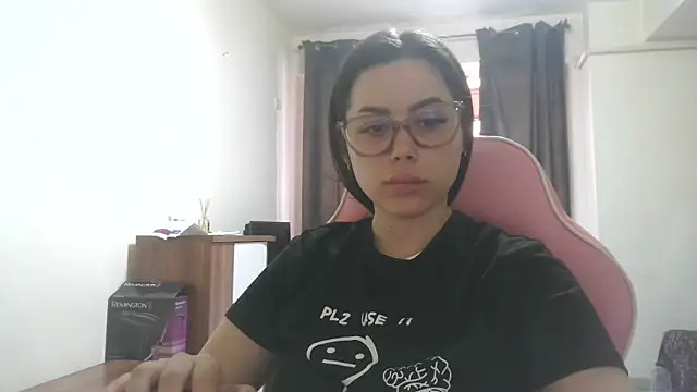Snapshot of LovelyJulliette chatting on 06/01/26, 10:15 LovelyJulliette online show from 06/01/26, 10:15