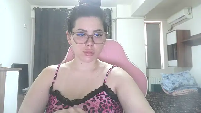 Snapshot of LovelyJulliette chatting on 06/07/26, 11:26 LovelyJulliette online show from 06/07/26, 11:26