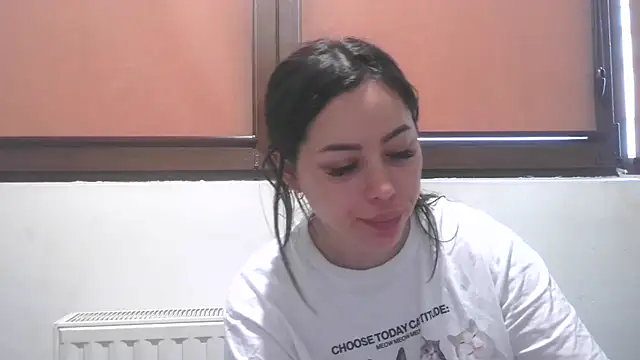 LovelyJulliette online show from 05/04/26, 04:21