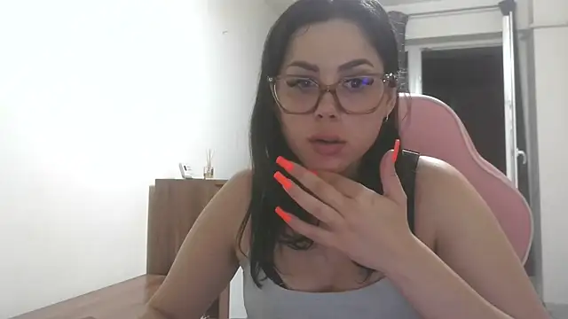 Snapshot of LovelyJulliette chatting on 06/07/26, 11:32 LovelyJulliette online show from 06/07/26, 11:32