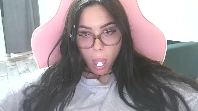 Snapshot of LovelyJulliette chatting on 06/15/26, 11:04 LovelyJulliette online show from 06/15/26, 11:04