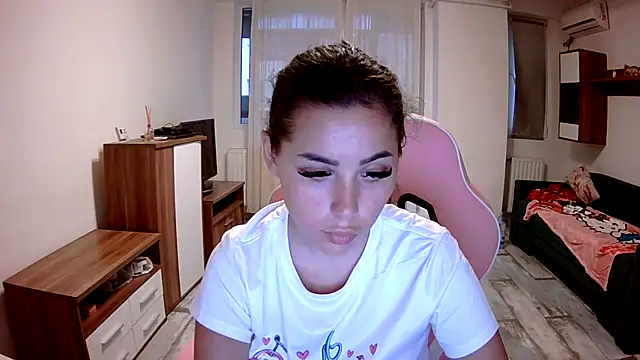 Snapshot of LovelyJulliette chatting on 09/11/25, 04:07 LovelyJulliette online show from 09/11/25, 04:07