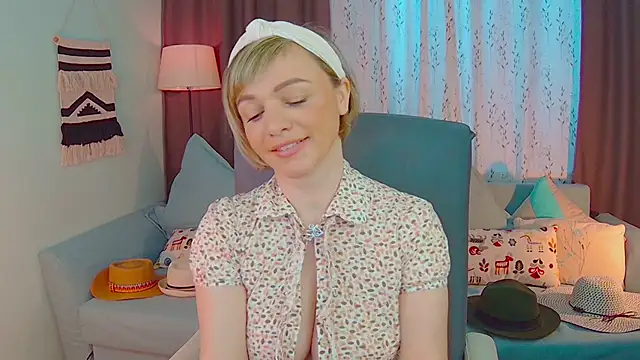 NandiSmile online show from 02/18/25, 07:43