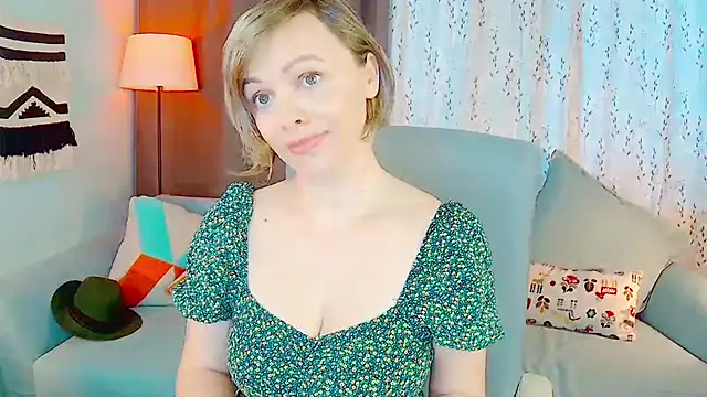 Snapshot of NandiSmile chatting on 11/24/25, 08:14 NandiSmile online show from 11/24/25, 08:14